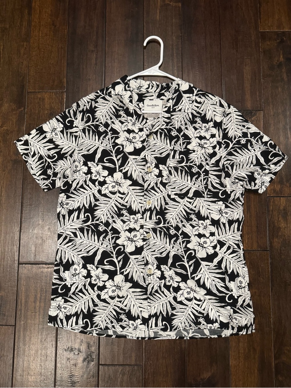Men’s Goodfellow & Co. Hawaiian Shirt – Black & White – Medium